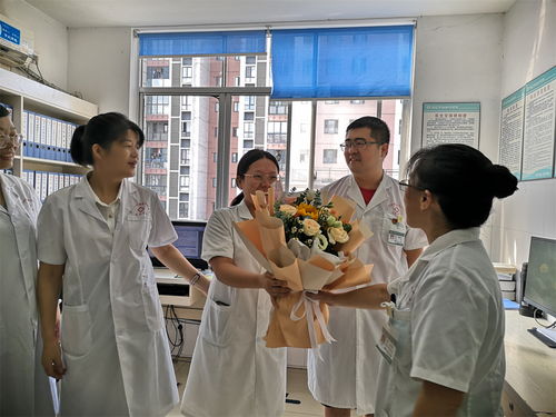 杏林春暖慰仁心 市婦幼保健計(jì)劃生育服務(wù)中心開展8.19醫(yī)師節(jié)慰問一線工作者活動